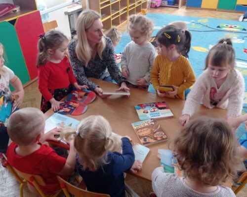 Otwórz książkę a zaczną się czary.