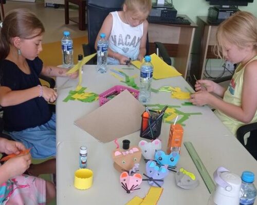 „Halo Mamo, halo Tato w bibliotece spędzam lato” – wakacyjne zajęcia w Oddziale dziecięcym przy ul. Towarowej.