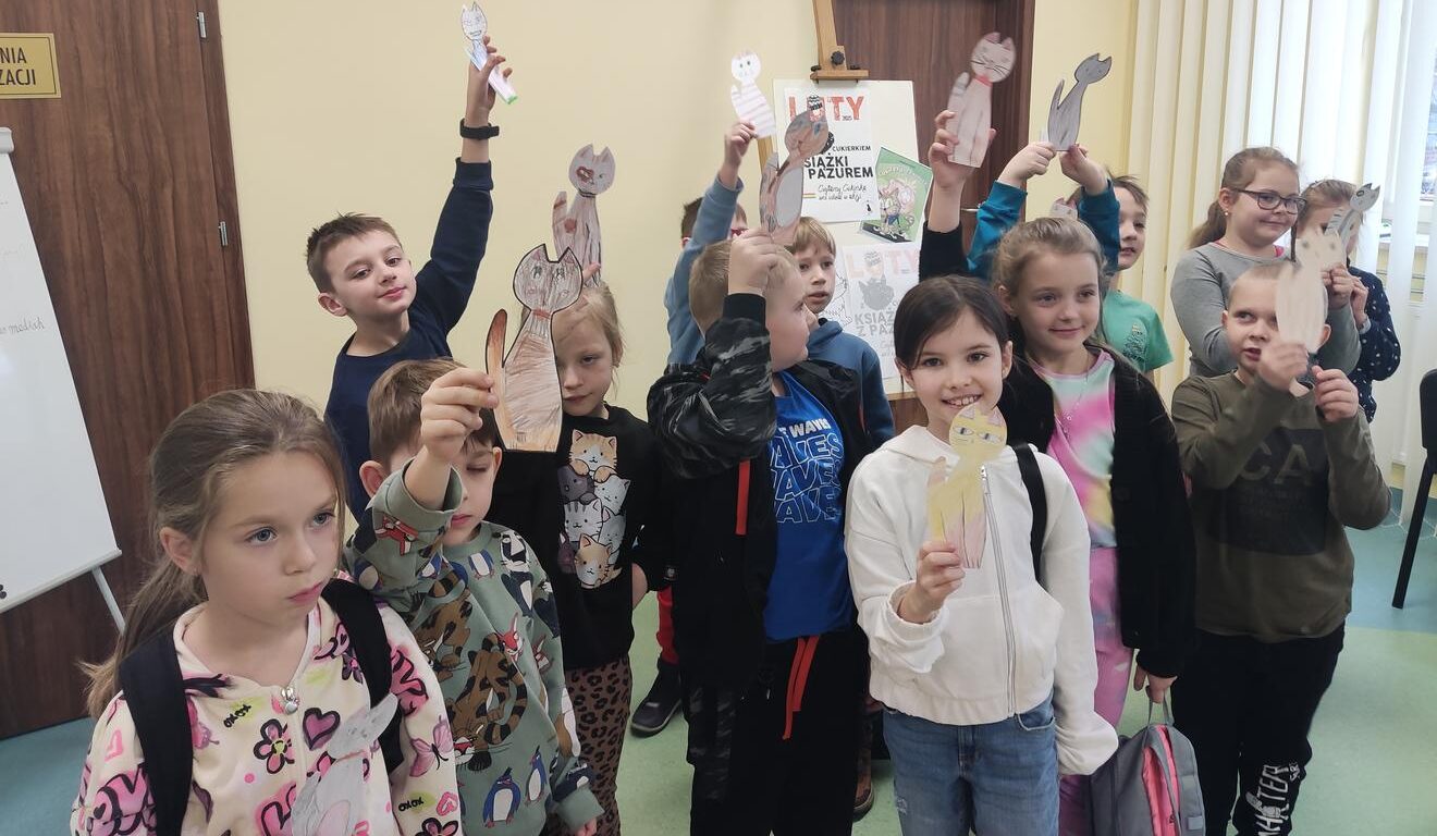 You are currently viewing Ogólnopolska Akcja Czytelnicza „Luty z Cukierkiem – Książki z Pazurem”