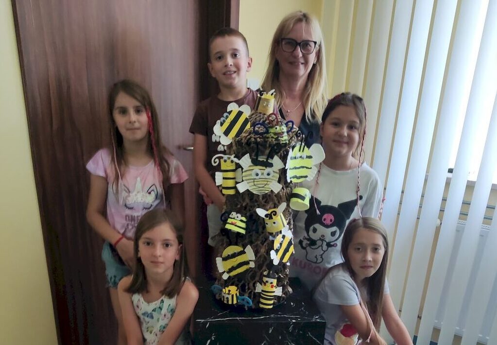 You are currently viewing „Czy słońce, czy deszcz, w bibliotece fajnie jest” – wakacyjne zajęcia w Filii Nr 1