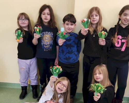 Niespodzianka dla babci i dziadka – Ferie w bibliotece – Wypożyczalnia książek dla dzieci i młodzieży w Filii nr 1