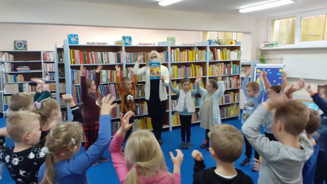 You are currently viewing „Skrzaty w bibliotece” – Czytamy dzieciom