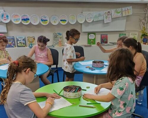 „Halo Mamo, halo Tato w bibliotece spędzam lato” – wakacyjne zajęcia w Oddziale dziecięcym przy ul. Sezamkowej.