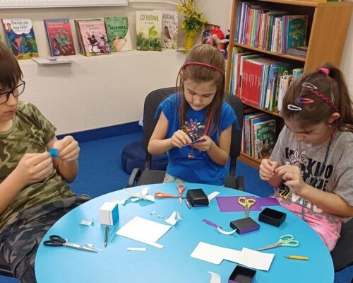 „Halo Mamo, halo Tato w bibliotece spędzam lato” – wakacyjne zajęcia w Oddziale dziecięcym Filii nr 2