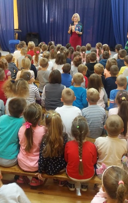 You are currently viewing Minutka z bajką – z Kicią Kocią w  przedszkolu