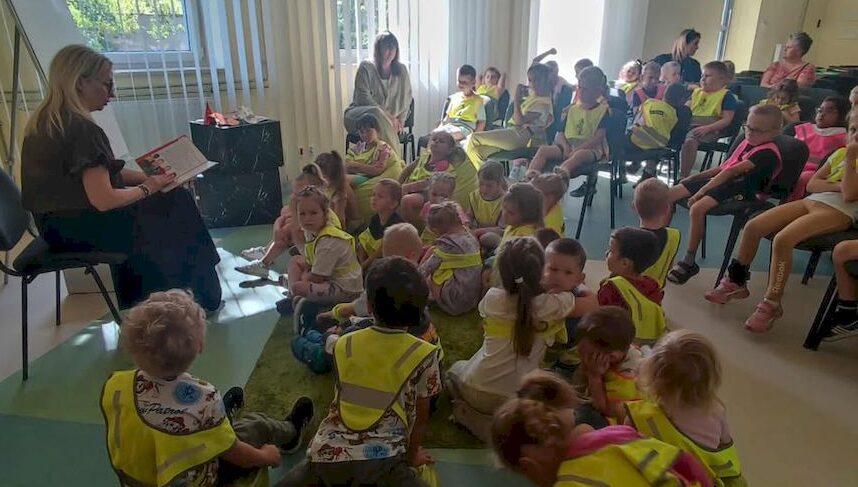 You are currently viewing „Czy słońce, czy deszcz, w bibliotece fajnie jest”