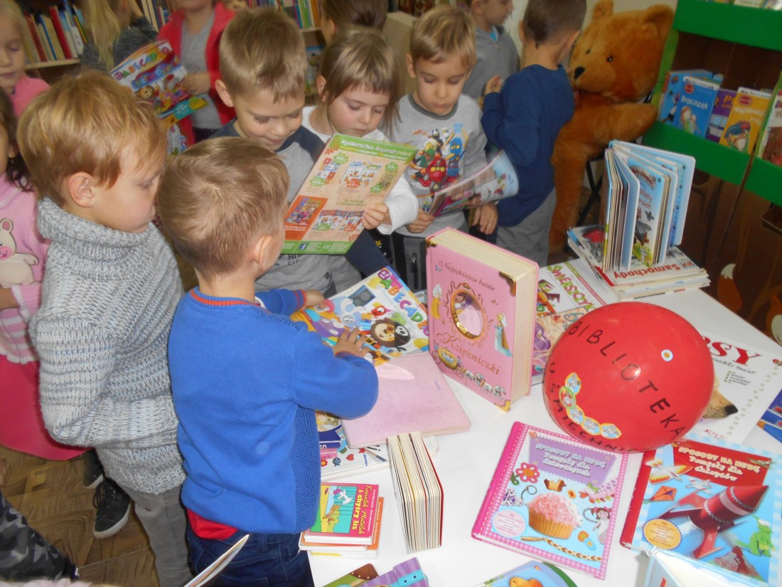 You are currently viewing Czytamy dzieciom – Uśmiechnięta Biblioteka