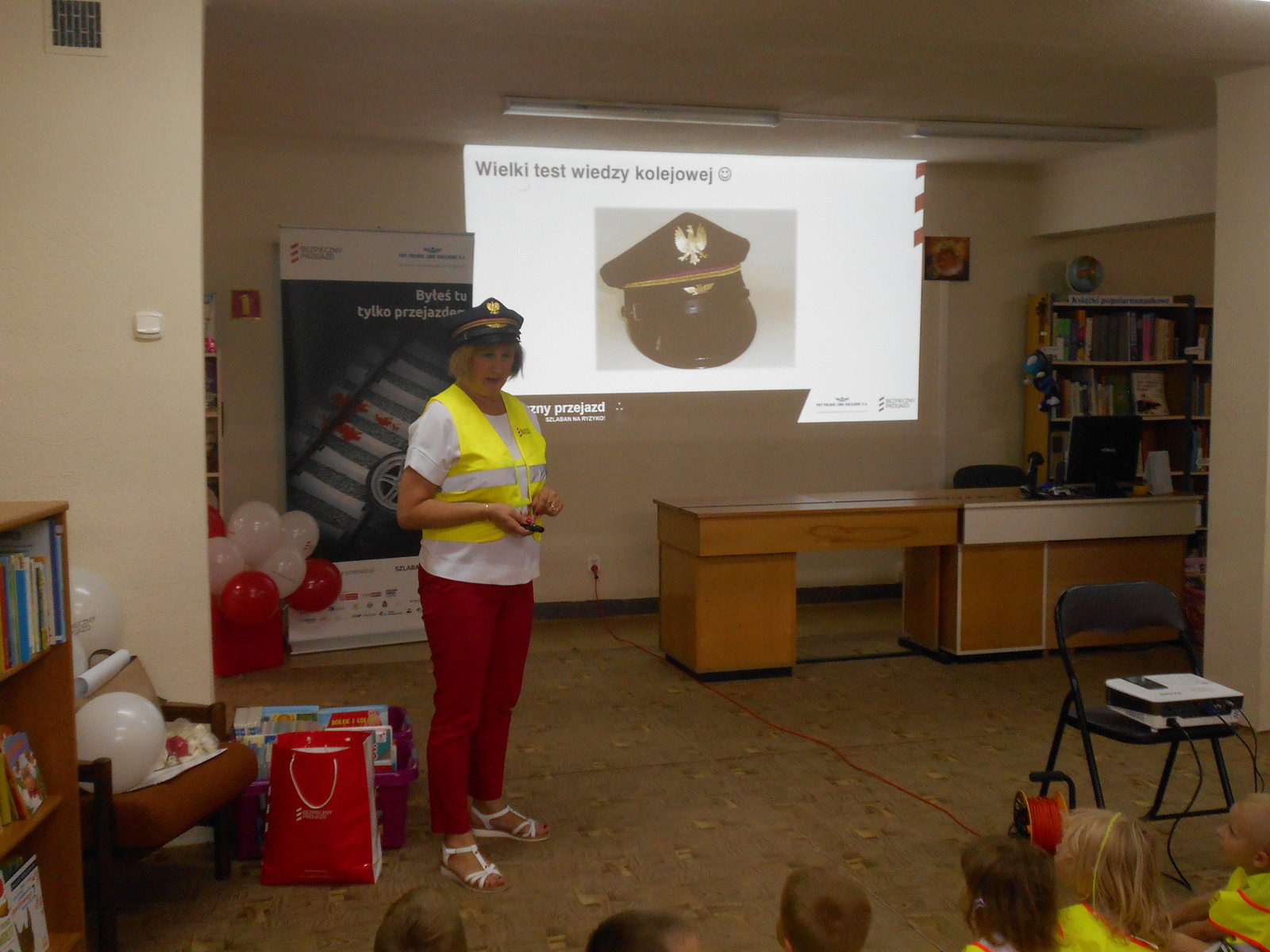 You are currently viewing Skarżyski pociąg do czytania – Bezpieczny przejazd!