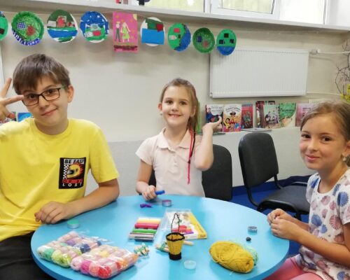 „Halo Mamo, halo Tato w bibliotece spędzam lato” – wakacyjne zajęcia w Oddziale dziecięcym przy ul. Sezamkowej.
