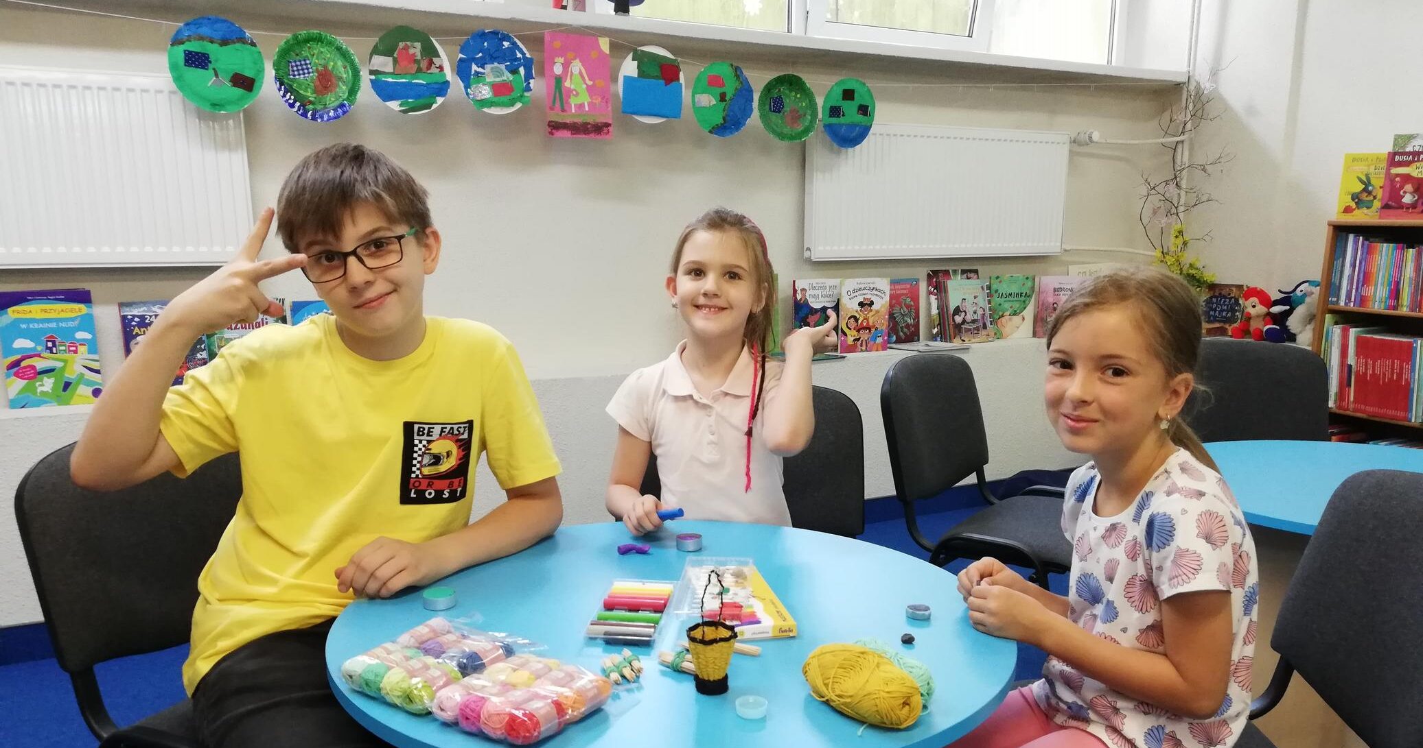 You are currently viewing „Halo Mamo, halo Tato w bibliotece spędzam lato” – wakacyjne zajęcia w Oddziale dziecięcym przy ul. Sezamkowej.