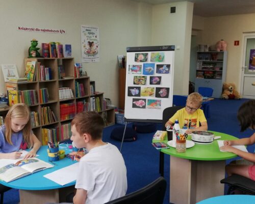 „Halo Mamo, halo Tato w bibliotece spędzam lato” – wakacyjne zajęcia w Oddziale dziecięcym przy ul. Sezamkowej.