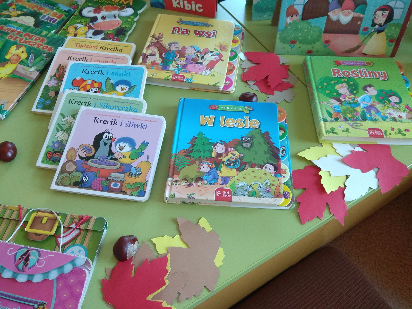 You are currently viewing Spotkanie z bajką – „Kolory jesieni”