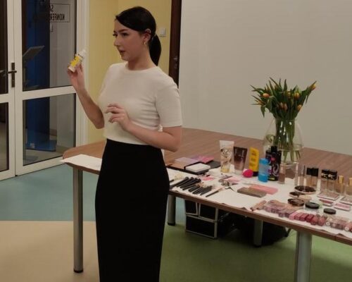 „Zimowa szkoła makijażu