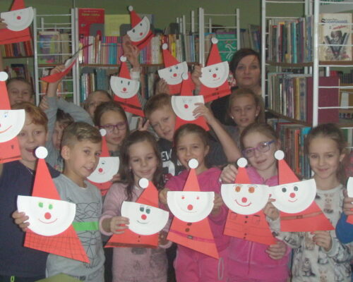 W wiosce Świętego Mikołaja – czytamy dzieciom.