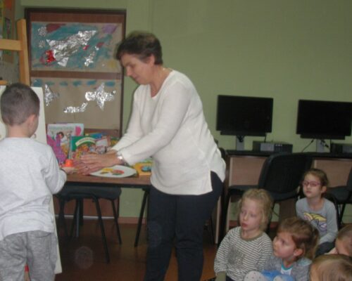 Jesienne opowiastki – Przedszkolaki w bibliotece