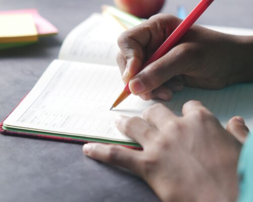 Charytatywne dyktando z okazji Święta Niepodległości