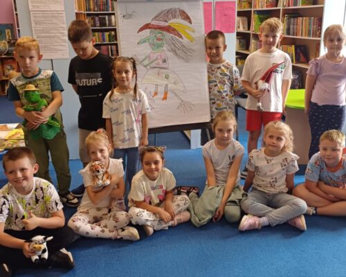 „Czy słońce, czy deszcz, w bibliotece fajnie jest” – wakacyjne zajęcia w Filii Nr 2