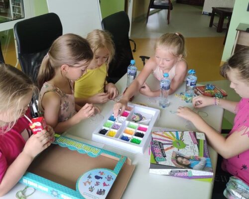 „Halo Mamo, halo Tato w bibliotece spędzam lato” – wakacyjne zajęcia w Oddziale dziecięcym przy ul. Towarowej.