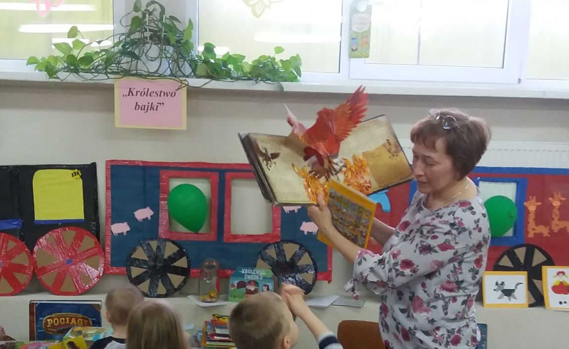 You are currently viewing „Królestwo bajki”- Przedszkolaki w bibliotece