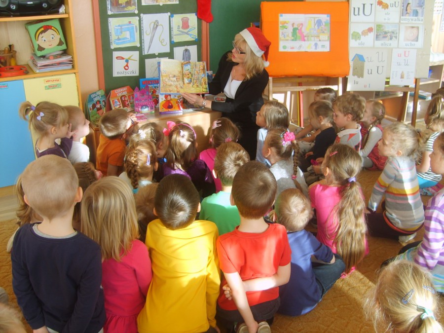 You are currently viewing Minutka z bajką – CZYTAMY DZIECIOM