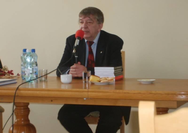 You are currently viewing Spotkanie autorskie ze Zbigniewem Świechem