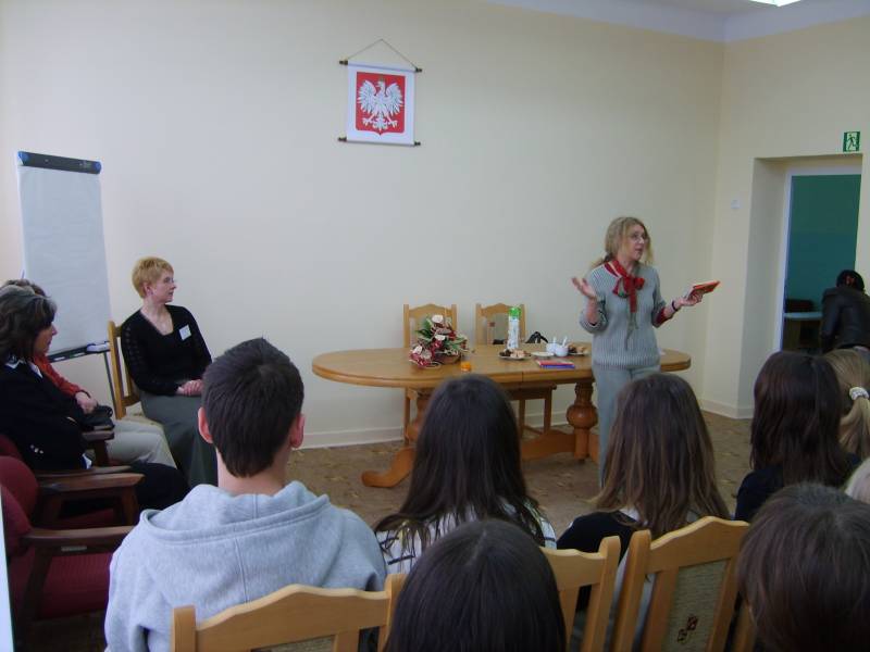 You are currently viewing Spotkanie autorskie z Anną Onichimowską